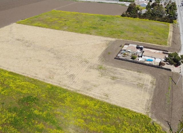 420 Santa Ana Road, Hollister CA: https://media.crmls.org/mediaz/c015a79c-3c4c-49b3-9196-3653126f2ef6.jpg