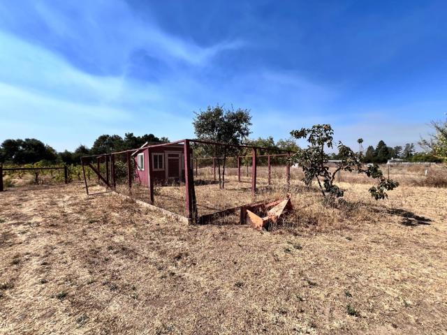 12467 Creekview Court, San Martin CA: https://media.crmls.org/mediaz/c015c26a-bddf-4ca9-866e-972daa3f3bd1.jpg