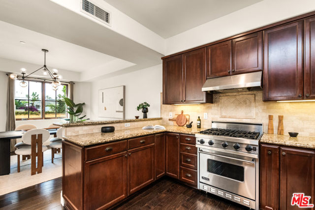 851 19th Street, Santa Monica CA: https://media.crmls.org/mediaz/c015d694-c2ac-4ef2-a54b-f39250458765.jpg