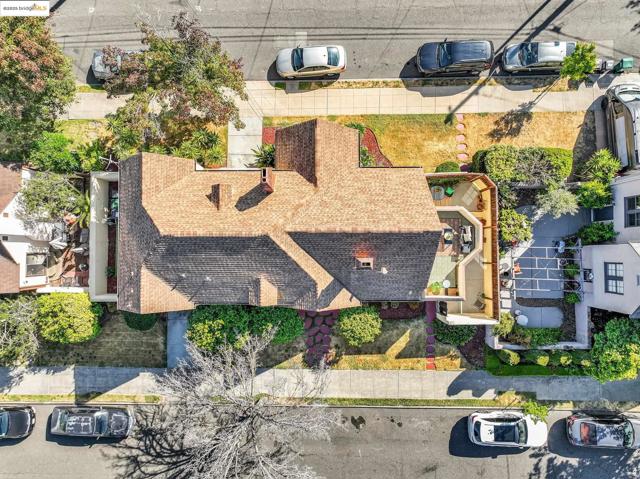 5605 Picardy Dr, Oakland CA: https://media.crmls.org/mediaz/c0161e77-512f-4ed7-81ab-baa9b273242d.jpg