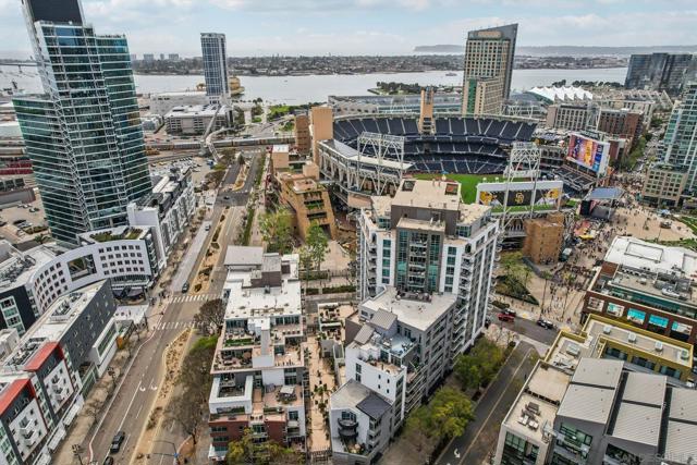 206 Park Blvd, San Diego CA: https://media.crmls.org/mediaz/c01627ea-b342-4e08-b082-62139e449d80.jpg