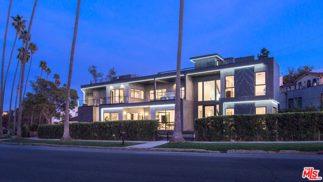 12720 Montana Avenue, Los Angeles CA: https://media.crmls.org/mediaz/c0162914-c29d-4aad-aef7-5dee64dd85ca.jpg