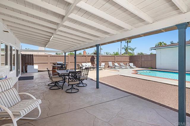 Detail Gallery Image 29 of 43 For 5676 Chateau Dr, San Diego,  CA 92117 - 7 Beds | 3/2 Baths