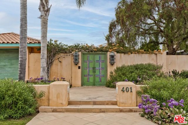 401 Alma Real Drive, Pacific Palisades CA: https://media.crmls.org/mediaz/c016f9e7-c26f-421d-852f-f30c7eaac941.jpg