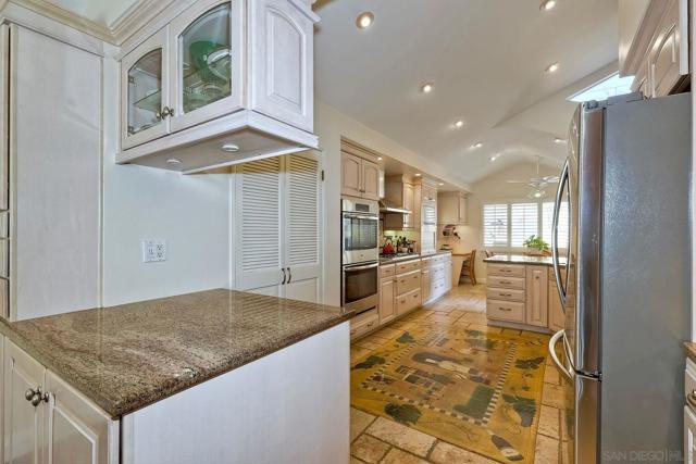 Image 9 of 44 For 10670 Canyon Lake Dr