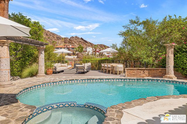 370 W Crestview Drive, Palm Springs, CA 92264