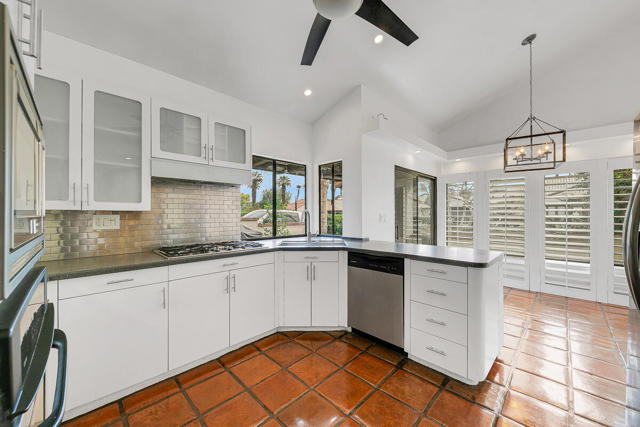 60 Calle Solano, Rancho Mirage CA: https://media.crmls.org/mediaz/c017d46c-7d4d-4b7d-b05a-7421f030bb7b.jpg