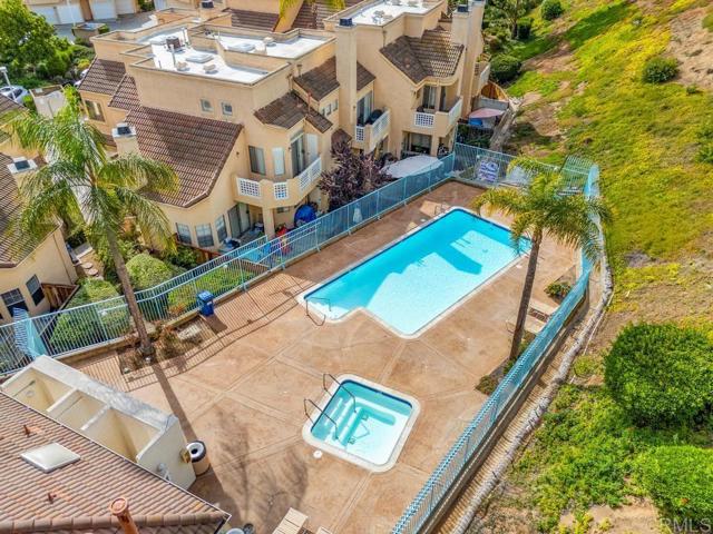 Detail Gallery Image 2 of 41 For 12003 Calle De Leon #3,  El Cajon,  CA 92019 - 2 Beds | 2/1 Baths