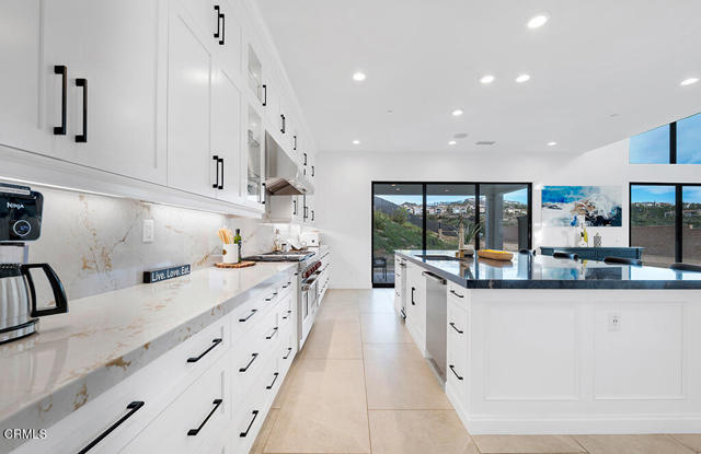 Detail Gallery Image 15 of 70 For 11944 N Red Hawk Ln, Porter Ranch,  CA 91326 - 5 Beds | 5 Baths