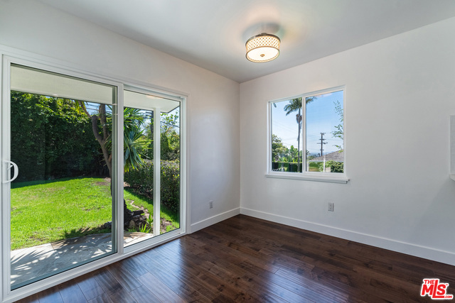5412 S HOLT Avenue, Los Angeles CA: https://media.crmls.org/mediaz/c01816c6-43a7-4a59-92d0-972bc218aa80.jpg