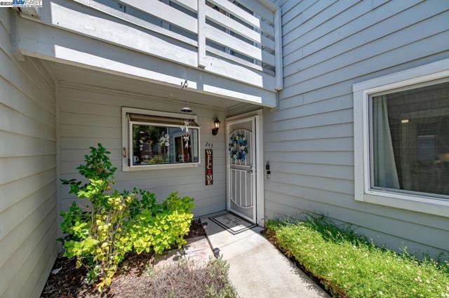 243 Rachael Pl, Pleasanton CA: https://media.crmls.org/mediaz/c01883e4-db1e-4be5-9043-0d87f74c4112.jpg