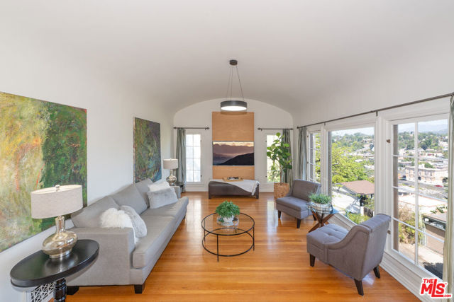 263 Lamont Drive, Los Angeles CA: https://media.crmls.org/mediaz/c018e104-556c-4fa8-a6e5-555423aaf674.jpg