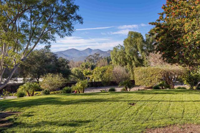 Detail Gallery Image 5 of 61 For 1520 via Rancho Pkwy, Escondido,  CA 92029 - 3 Beds | 3 Baths