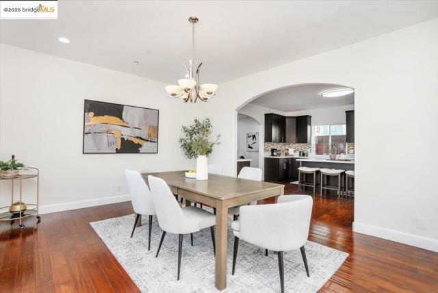 1738 18th Ave, Oakland CA: https://media.crmls.org/mediaz/c0198b87-1834-450e-8fb7-bc09a9d3d130.jpg