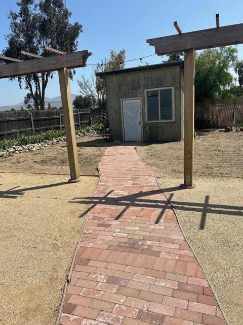 434 Oak Avenue, Greenfield CA: https://media.crmls.org/mediaz/c019fa75-5f5b-4357-b05b-d718f2e53eae.jpg