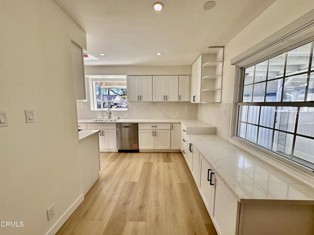 Detail Gallery Image 6 of 22 For 17449 Keswick St, Northridge,  CA 91325 - 3 Beds | 2 Baths