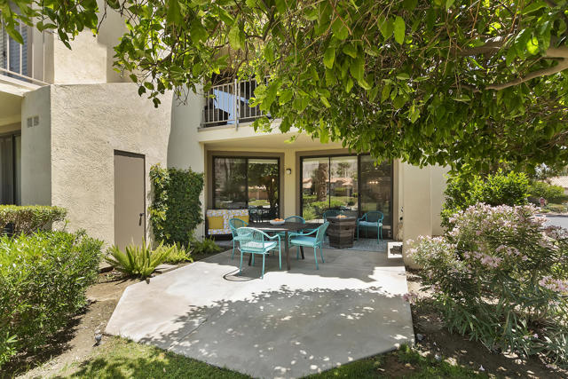 55459 Tanglewood, La Quinta CA: https://media.crmls.org/mediaz/c01a9df0-47da-4223-afc1-a2796f4548c6.jpg