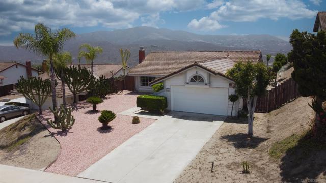 2552 Wind River Rd, El Cajon CA: https://media.crmls.org/mediaz/c01abb06-abdb-4617-a29d-77e4aec09a90.jpg