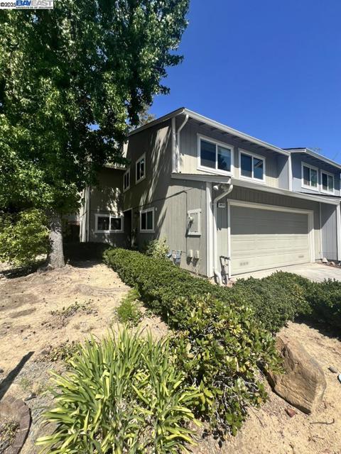 2418 Twinflower Ct, Martinez CA: https://media.crmls.org/mediaz/c01abd96-3261-4e1f-b9f4-aa65d9cdf070.jpg