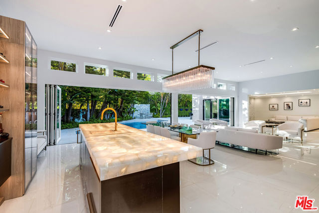 16601 Park Lane Circle, Los Angeles CA: https://media.crmls.org/mediaz/c01b2dbc-a136-47e9-b727-443ab0055b1d.jpg