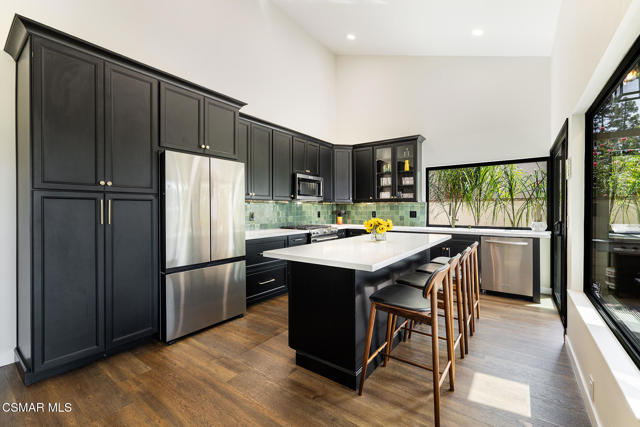 1932 Summer Cloud Drive, Thousand Oaks CA: https://media.crmls.org/mediaz/c01b3a70-ff69-45e1-976b-af8117342b35.jpg