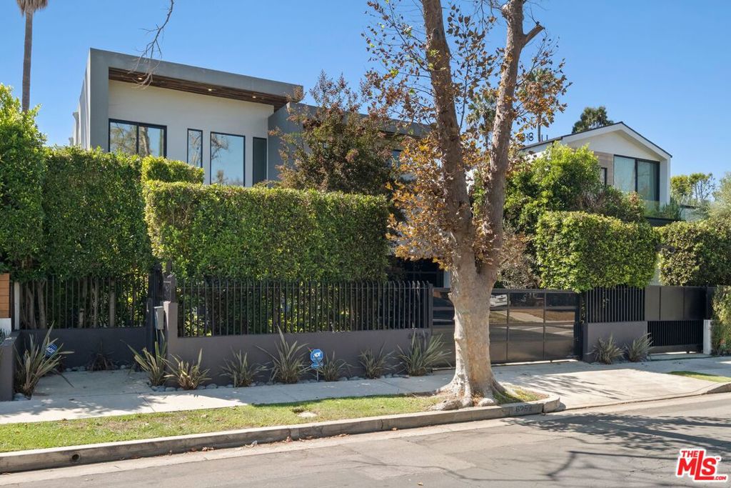 6252 Drexel Avenue — Modern