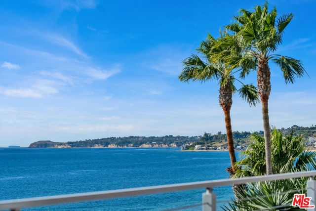 25423 Malibu Road, Malibu CA: https://media.crmls.org/mediaz/c01c7507-bf4a-409c-98c3-bd96bb22e208.jpg