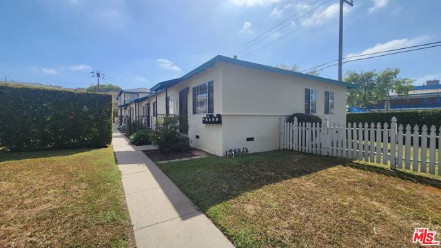 3872 College Avenue, Culver City CA: https://media.crmls.org/mediaz/c01d46cc-0d0d-4431-873a-923a1f63438c.jpg