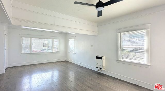 435 W 4TH Street, Long Beach CA: https://media.crmls.org/mediaz/c01d9baf-f5d6-4637-9cb9-fbc9a1f8c349.jpg
