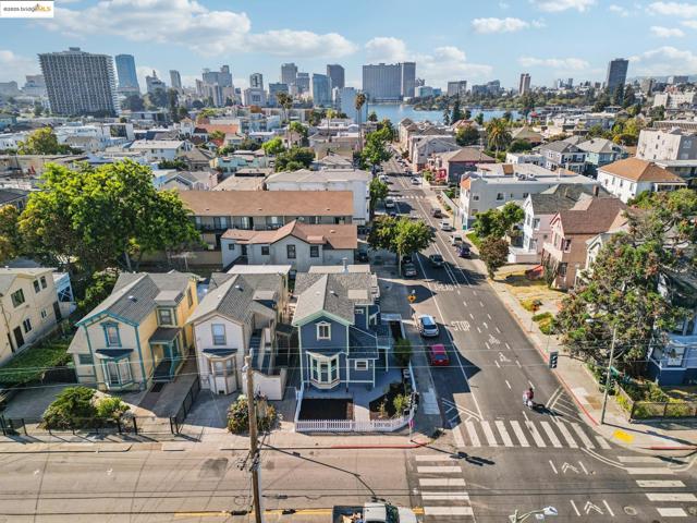 1549 5Th Ave, Oakland CA: https://media.crmls.org/mediaz/c01da3e4-b522-4e87-b76f-e15dc7fe552f.jpg