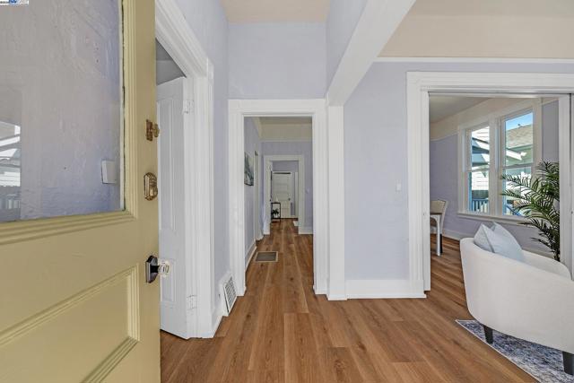 624 N 17Th St, San Jose CA: https://media.crmls.org/mediaz/c01db491-c21e-4669-a099-4e6cd27aa99e.jpg