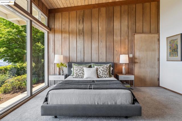 1 Garden Dr, Kensington CA: https://media.crmls.org/mediaz/c01db610-82ea-47cf-ac4b-27c8bac5c0d1.jpg