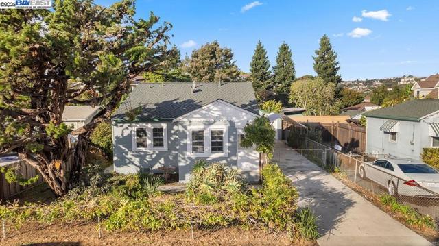 1112 Elgin St, San Lorenzo CA: https://media.crmls.org/mediaz/c01dde02-afc1-44a5-9fe6-b378af7f8cef.jpg