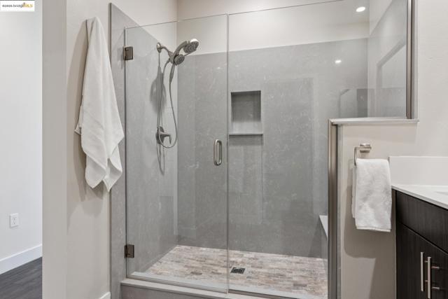 1405 Wood Street, Oakland CA: https://media.crmls.org/mediaz/c01e331c-010a-436b-ba06-37508b7a0946.jpg