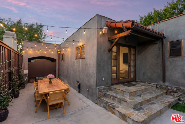 338 Westbourne Drive, West Hollywood CA: https://media.crmls.org/mediaz/c01effc9-8177-4701-b27a-95f5b9206aeb.jpg