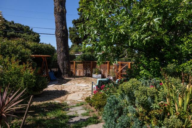 2336 Palo Verde Avenue, East Palo Alto CA: https://media.crmls.org/mediaz/c01f20a1-6a22-4123-9033-6306ecb32d5e.jpg