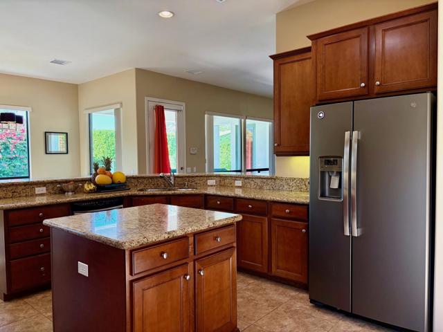 35373 Vista Montana Court, Cathedral City CA: https://media.crmls.org/mediaz/c01fa69e-dd7b-4727-83f0-e8b61634f9a3.jpg