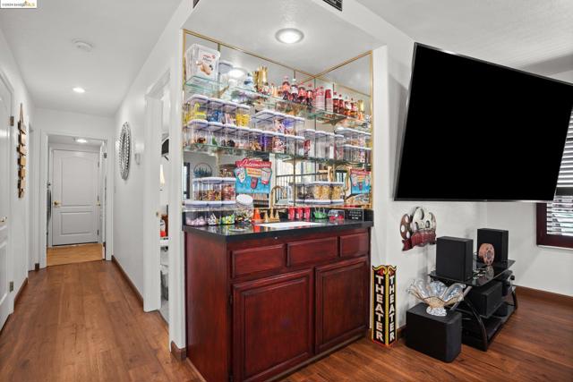 Image 18 of 60 For 5404 Glenwood Ct