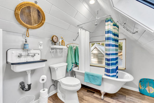 53125 Overlook Drive, Idyllwild CA: https://media.crmls.org/mediaz/c020359d-3f4a-4f0a-88fe-063d1a7dfa14.jpg