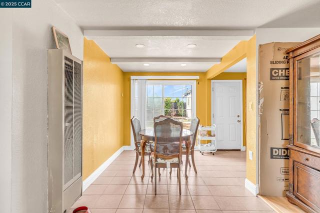 612 Thomas Dr, Richmond CA: https://media.crmls.org/mediaz/c020e64e-2a1a-429b-bbb9-5a67d9537778.jpg