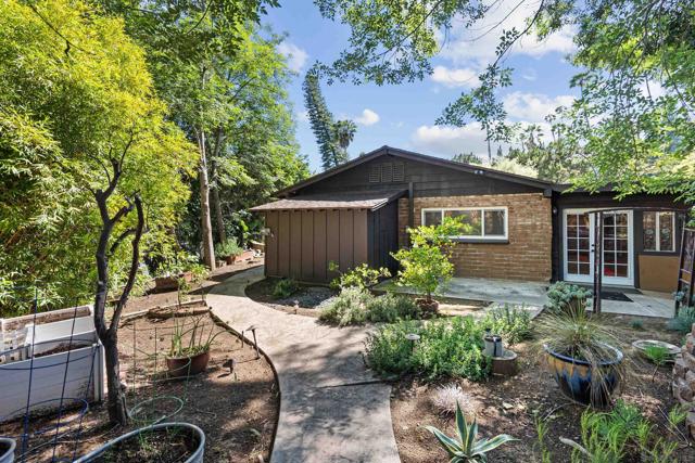 4201 Avenida Gregory, Spring Valley CA: https://media.crmls.org/mediaz/c020f51a-1857-43b4-8044-e78e1adf9232.jpg