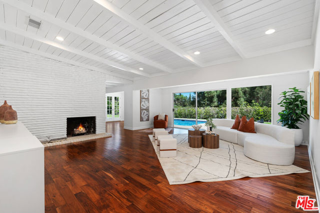 4450 Coronet Drive, Encino CA: https://media.crmls.org/mediaz/c0212512-4833-4e80-81ba-8cfa6967d7cc.jpg