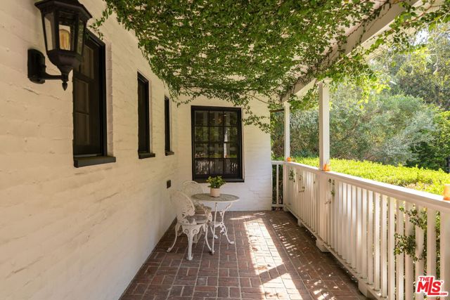 2324 N Vermont Avenue, Los Angeles CA: https://media.crmls.org/mediaz/c021953a-b628-46e6-8a50-9480af366c44.jpg