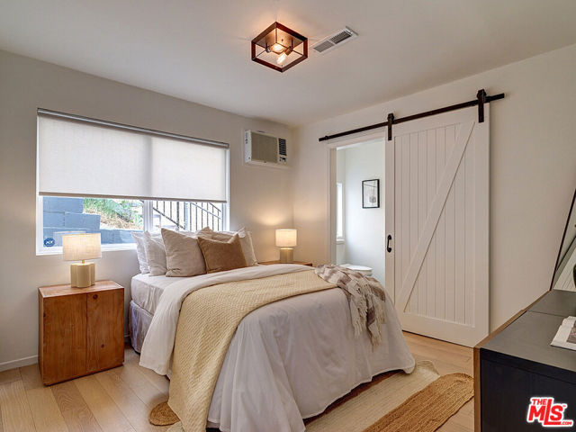 422 W Avenue 37, Los Angeles CA: https://media.crmls.org/mediaz/c0219d96-6d87-4255-a603-d7d7ebe538d1.jpg