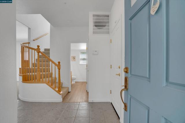 123 Williamson Ct, Martinez CA: https://media.crmls.org/mediaz/c021fafc-f1fb-4e7d-bc94-5a43228e78e5.jpg