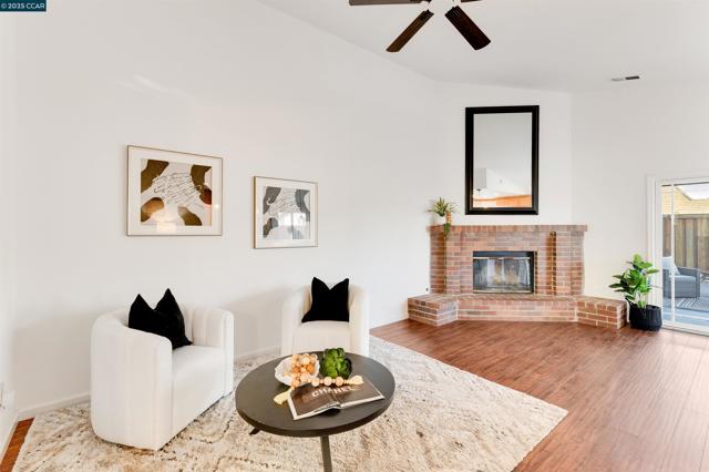 1438 Landahl Ct, Benicia CA: https://media.crmls.org/mediaz/c0227db3-ad8e-42d0-8f8f-9374ce8c8113.jpg