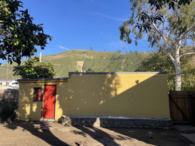 Detail Gallery Image 32 of 47 For 121 E Warner St, Ventura,  CA 93001 - 2 Beds | 1 Baths