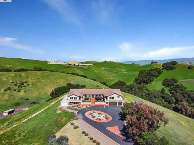 41794 Vargas Rd, Fremont CA: https://media.crmls.org/mediaz/c023d032-be8e-4b05-bb7a-82590b74b05a.jpg