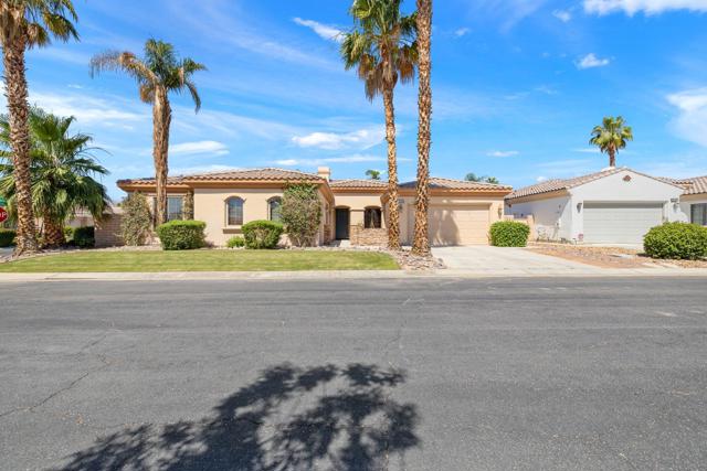 49595 Marne Court, La Quinta CA: https://media.crmls.org/mediaz/c023ea8d-2229-443f-bcc5-915cc4c81637.jpg