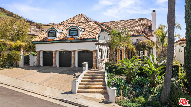 1821 Chastain, Pacific Palisades CA: https://media.crmls.org/mediaz/c02431b7-5111-49e3-8933-3975f552ca2e.jpg